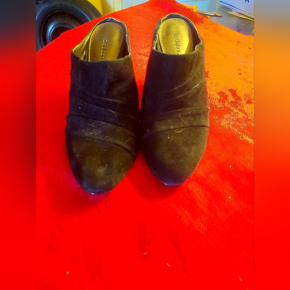 Liz Claiborne Suede Mules - Picture 2 of 5